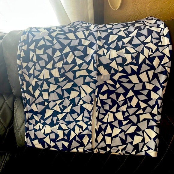 New listing added today, I’m inviting you to check out my closet today!!! - Picture 4 of 7